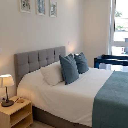 Modern With Balcony And Free Parking Apartment *