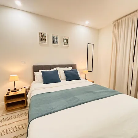 Modern With Balcony And Free Parking *