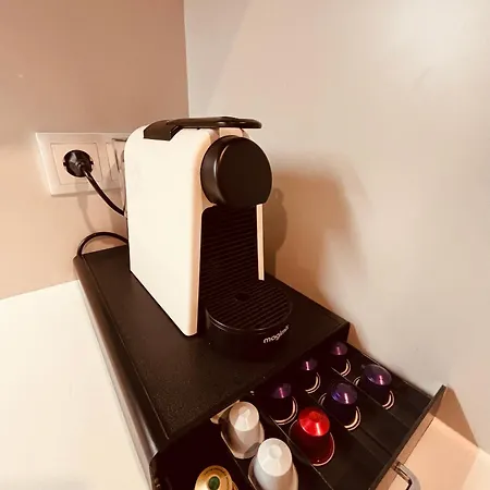 Modern With Balcony And Free Parking Appartamento