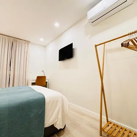 Modern With Balcony And Free Parking Apartment *