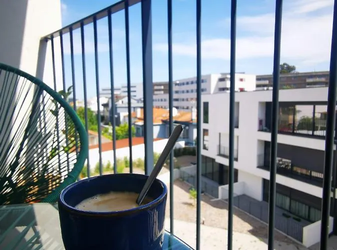 Modern With Balcony And Free Parking Porto