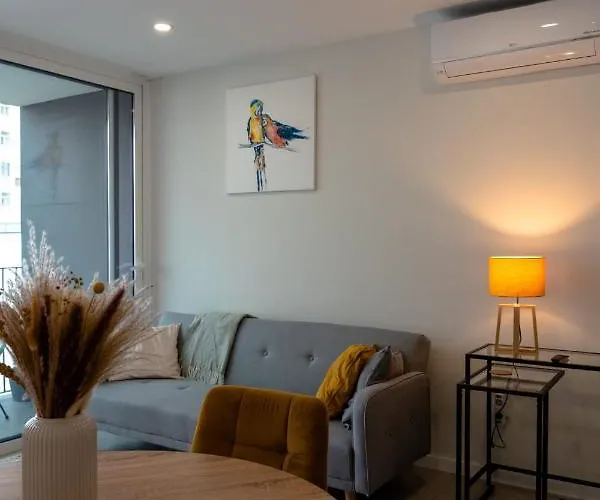 Modern With Balcony And Free Parking Apartman *