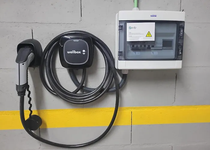 Modern With Balcony And Free Parking 波尔图