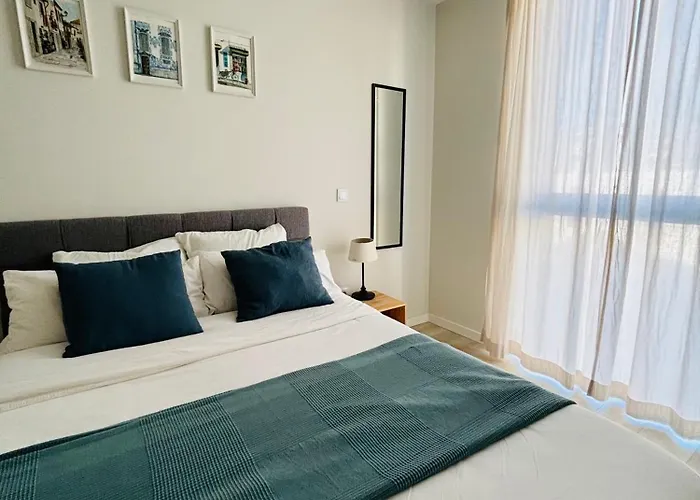 Apartman Modern With Balcony And Free Parking *