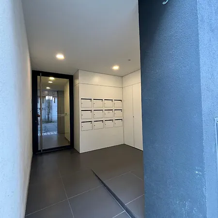 Modern With Balcony And Free Parking 아파트