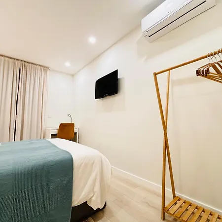 Modern With Balcony And Free Parking 아파트 *