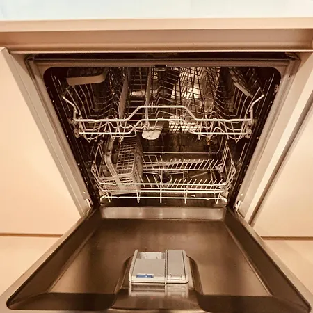 Modern With Balcony And Free Parking 아파트 포르투