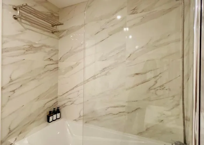 Modern With Balcony And Free Parking * פורטו