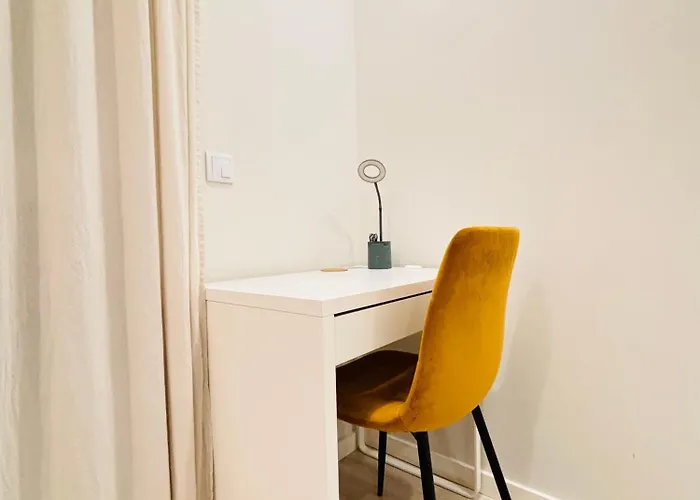 Modern With Balcony And Free Parking