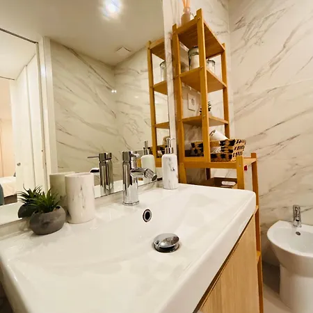 Modern With Balcony And Free Parking Porto